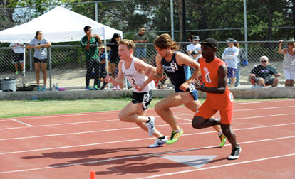 Kyle Dickinson at the start of the 800m.