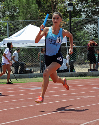 Liz Filipian ran the first leg of the girls’ 4x100 relay.