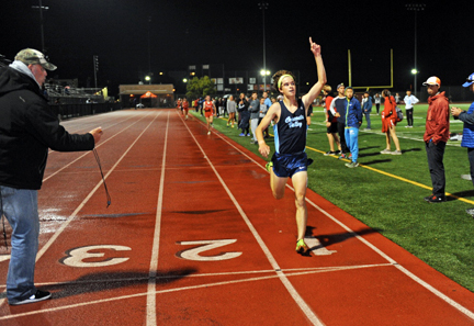 Colin FitzGerald won the 3200m in a time of 9:28.8.