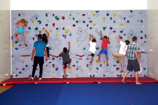 A climbing wall for kids has been installed in the aerial room. 