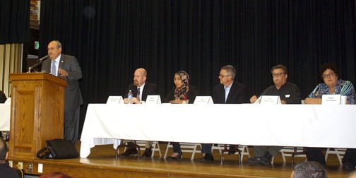 Photos by Mary O’KEEFE Master of ceremonies Arick Gevorikian welcomes the crowd to the Second Annual CV Prayer Breakfast held on Tuesday.
