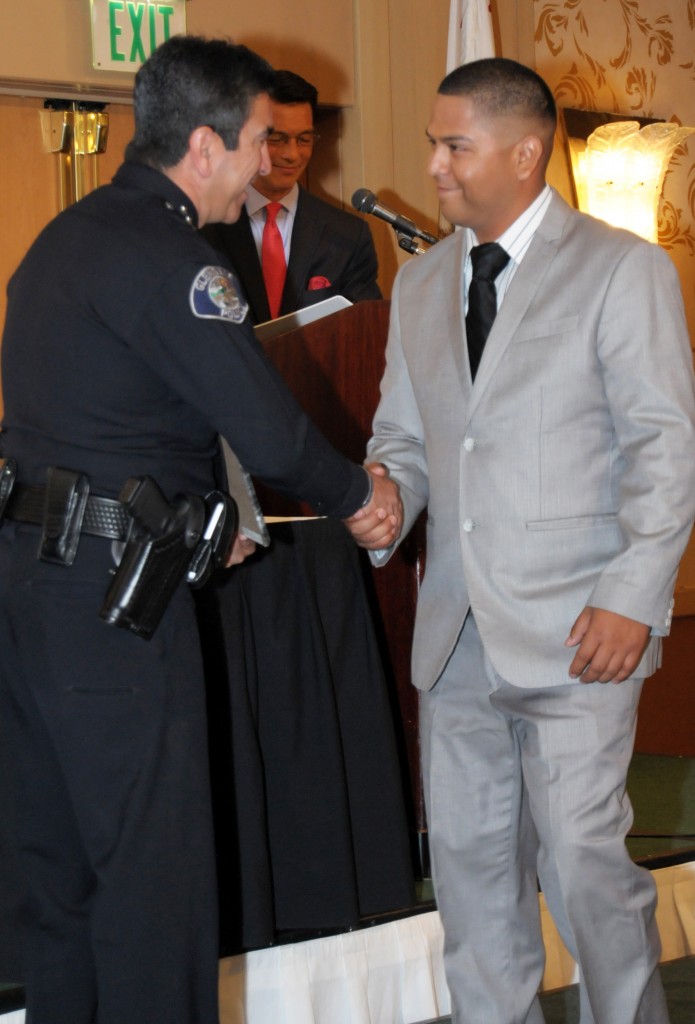 DSC_9063 community svc award to Jesse Pineda