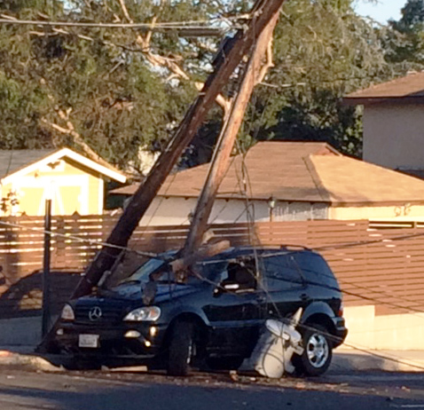 Hundreds Without Power, Roads Closed Hundreds Without Power, Roads Closed