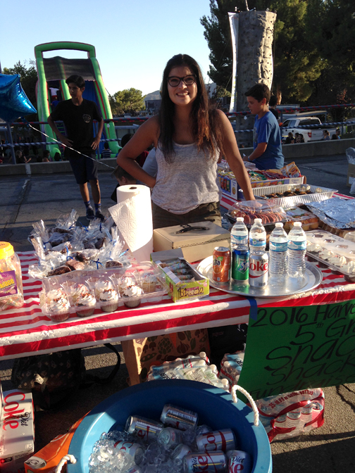 cv-teacher-mrs-deitch-helping-with-the-6th-grade-fund-raiser