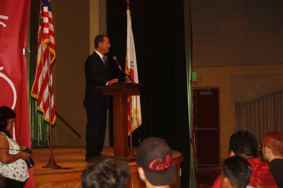 Daily Students Spend Time with Schiff