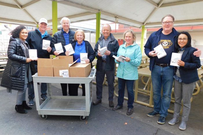 Kiwanis Club of La Cañada Presents Dictionaries to Elementary School Students