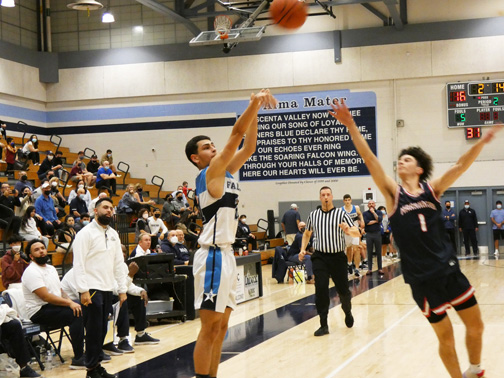 Boys basketball takes victory in final seconds against Francis