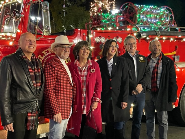 Tree Lighting, Carolers and More as Part of ‘Plaid Friday’