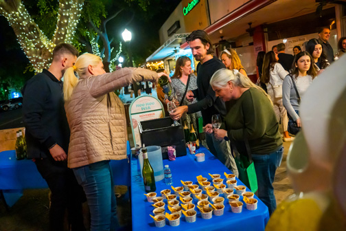 Wine Enthusiasts Converge on Avenue