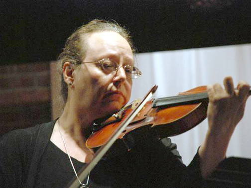 Roth, Sánchez Perform for GNC