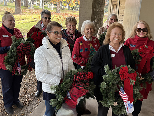 DAR, Scouts Participate in Wreaths Across America 