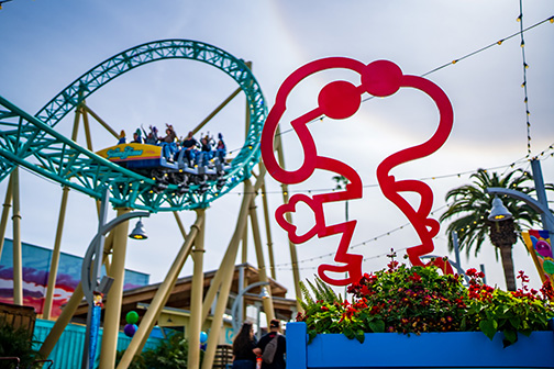 Knott’s Peanuts Weekends Brings Family Fun – and Gravy Tots