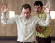 ‘Dead Man’s Wire’ Spins a Real Hostage Crisis into an Unhinged, Claustrophobic Character Study